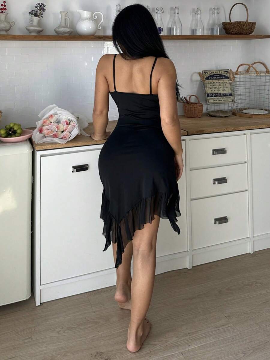 SHEIN DUSKBASE فستان نوم رومانسي بتصميم كشكش التنورة