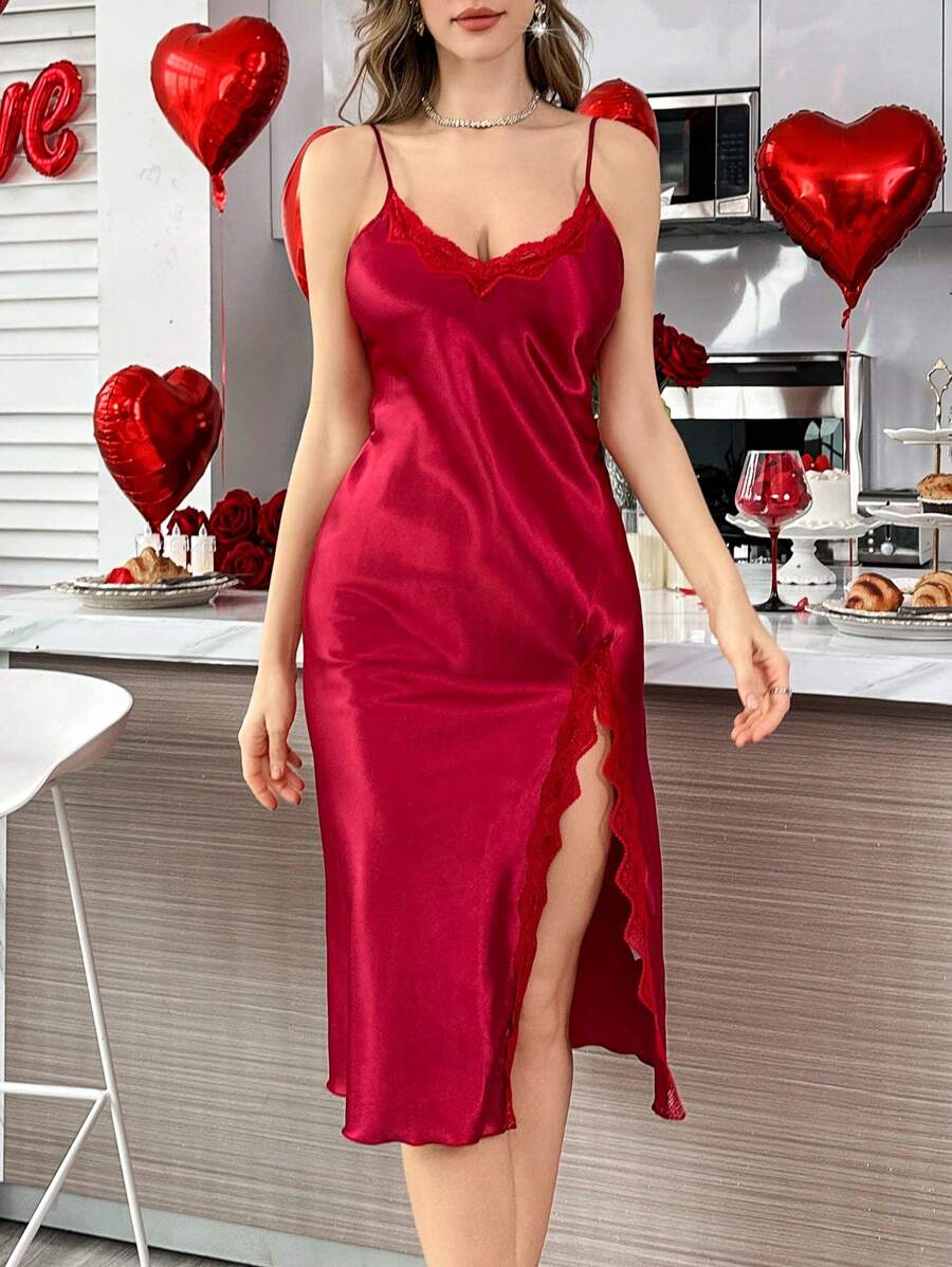 SHEIN SilkySpell فستان نوم بحمالات رفيعة وشق جانبي وروب بحزام