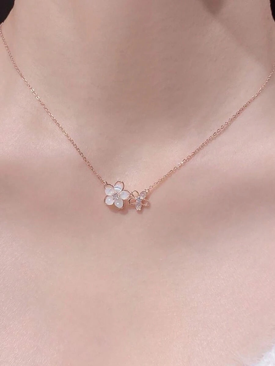 SHEIN قلادة زهرة الكرز أنيقة بتصميم فريد