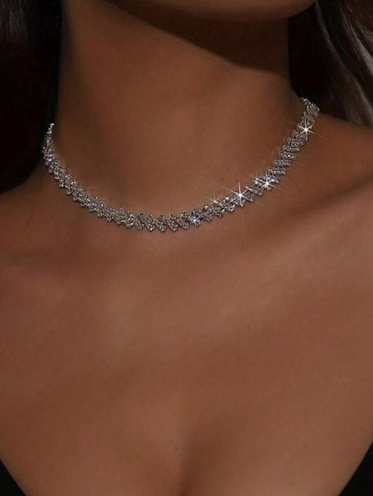 SHEIN قلادة بنمط قطرة ماء مرصعة بالراينستون