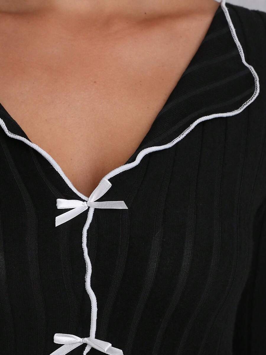 SHEIN طقم بيجامة 2 قطعة مخططة مبطنة بحمالة وأكمام جرس وبنطلون