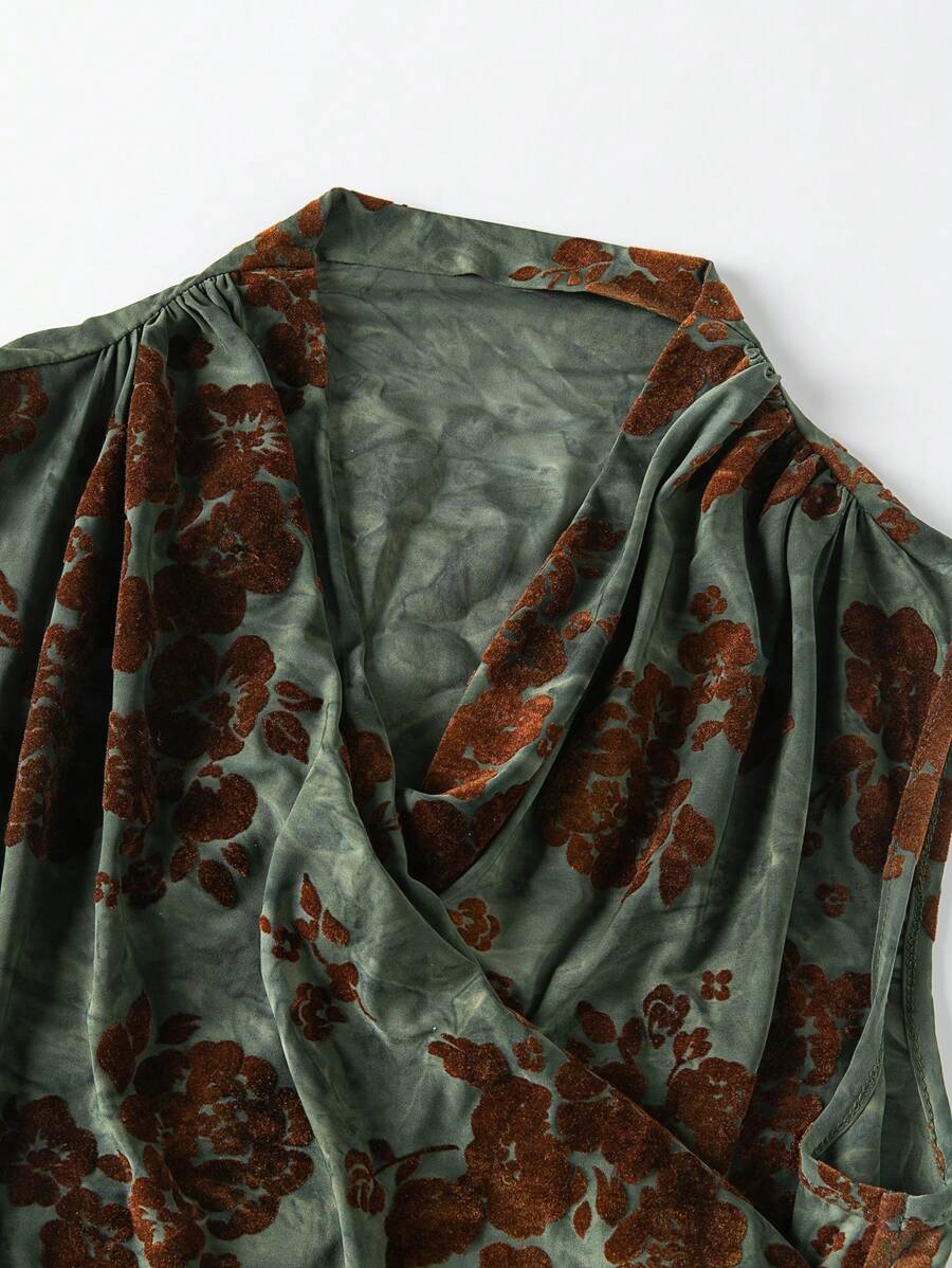 SHEIN Clasi قميص كاجوال بدون أكمام بطبعة زهور