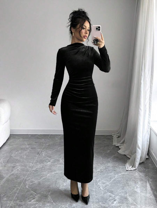 SHEIN Elenzga فستان اسود مخمل غير متماثل