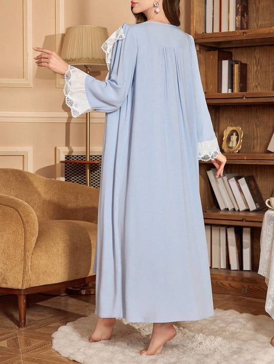SHEIN PalaceNights طقم فستان نوم حريري بأكمام واسعة وروب بتفاصيل دانتيل