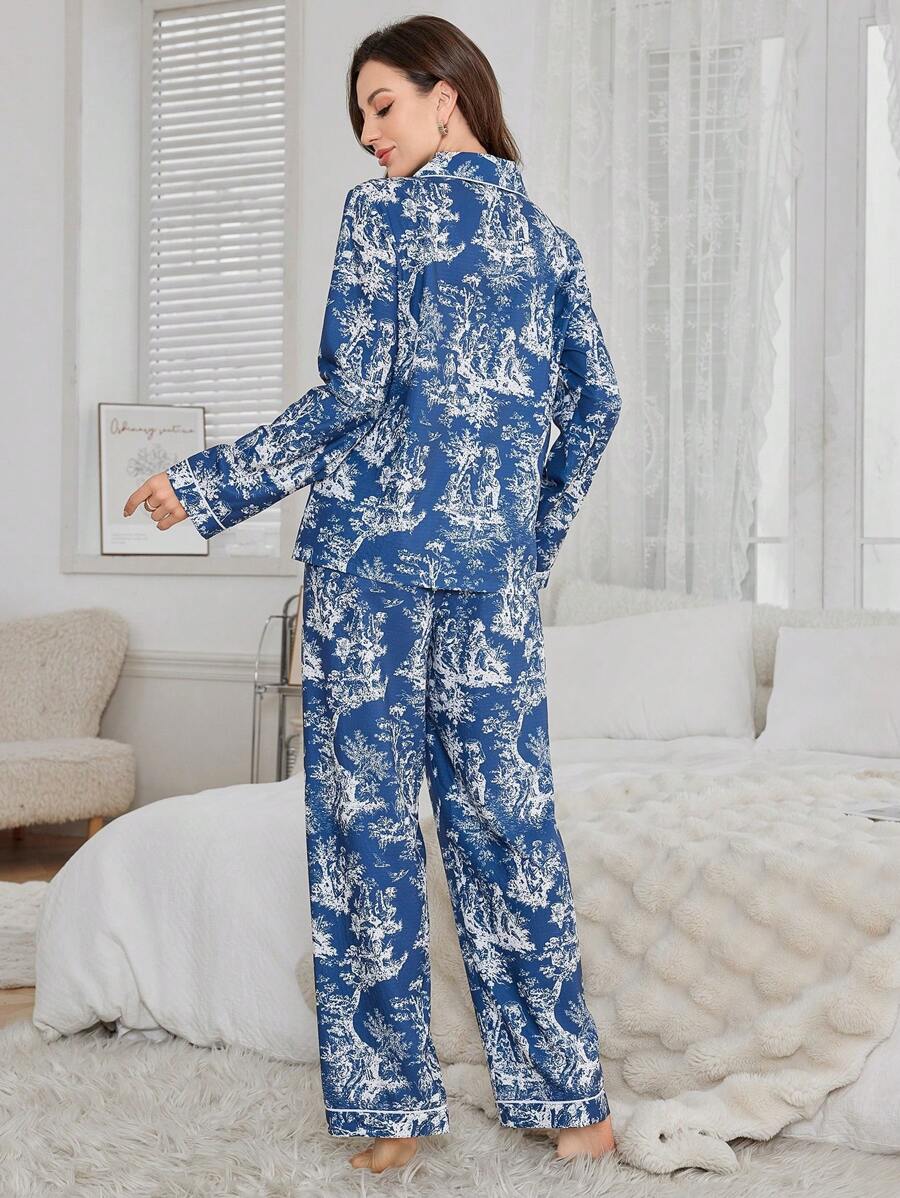 SHEIN LuxeNights طقم بيجامة بأكمام طويلة طوق منحرف وبنطلون مطبوع