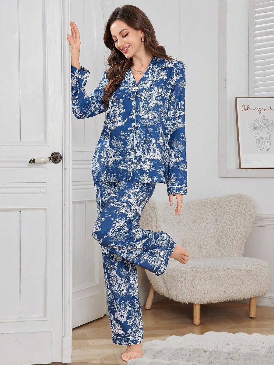 SHEIN LuxeNights طقم بيجامة بأكمام طويلة طوق منحرف وبنطلون مطبوع