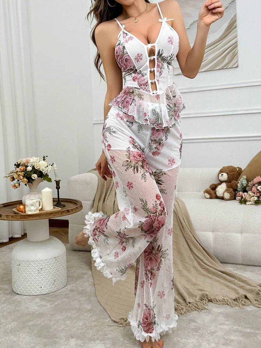 SHEIN طقم بيجامة عرائس بحمالة وبنطلون