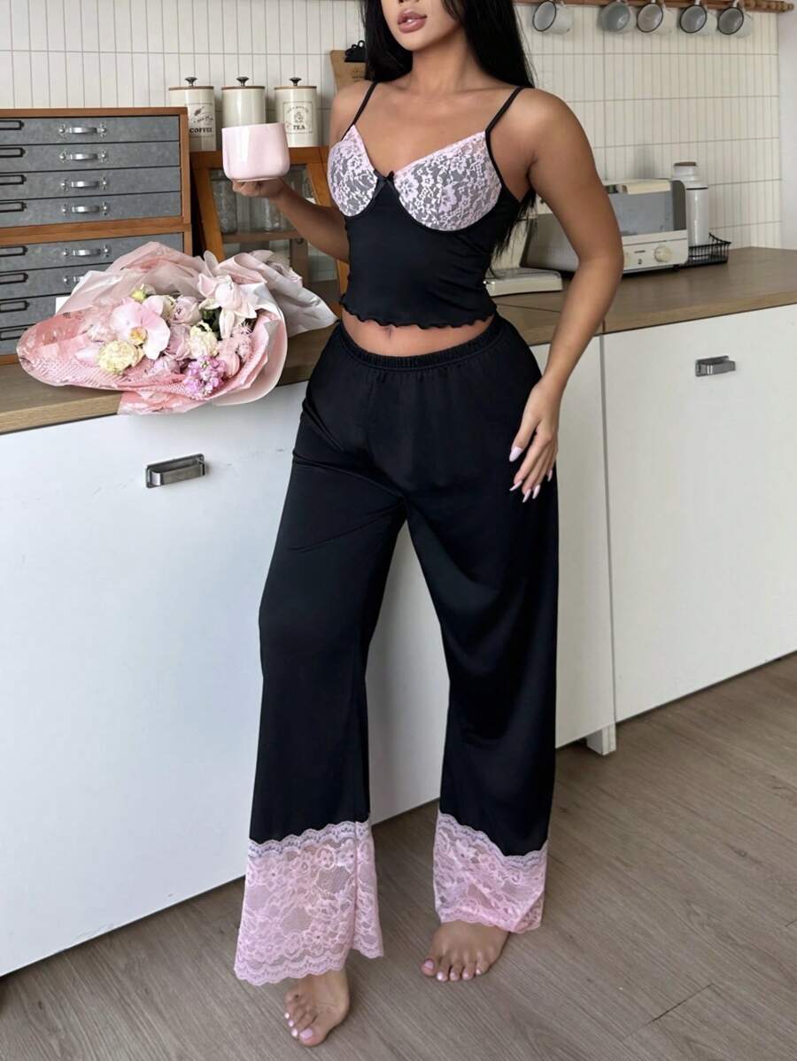 SHEIN Snug Zone طقم بيجامة بزخرفة فيونكة وتريم دانتيل