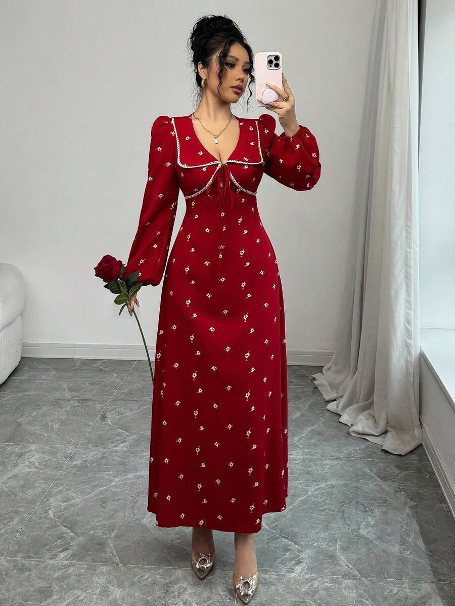 SHEIN Modelyn فستان أحمر بطبعة زهور وتصميم كشكش عند الأطراف