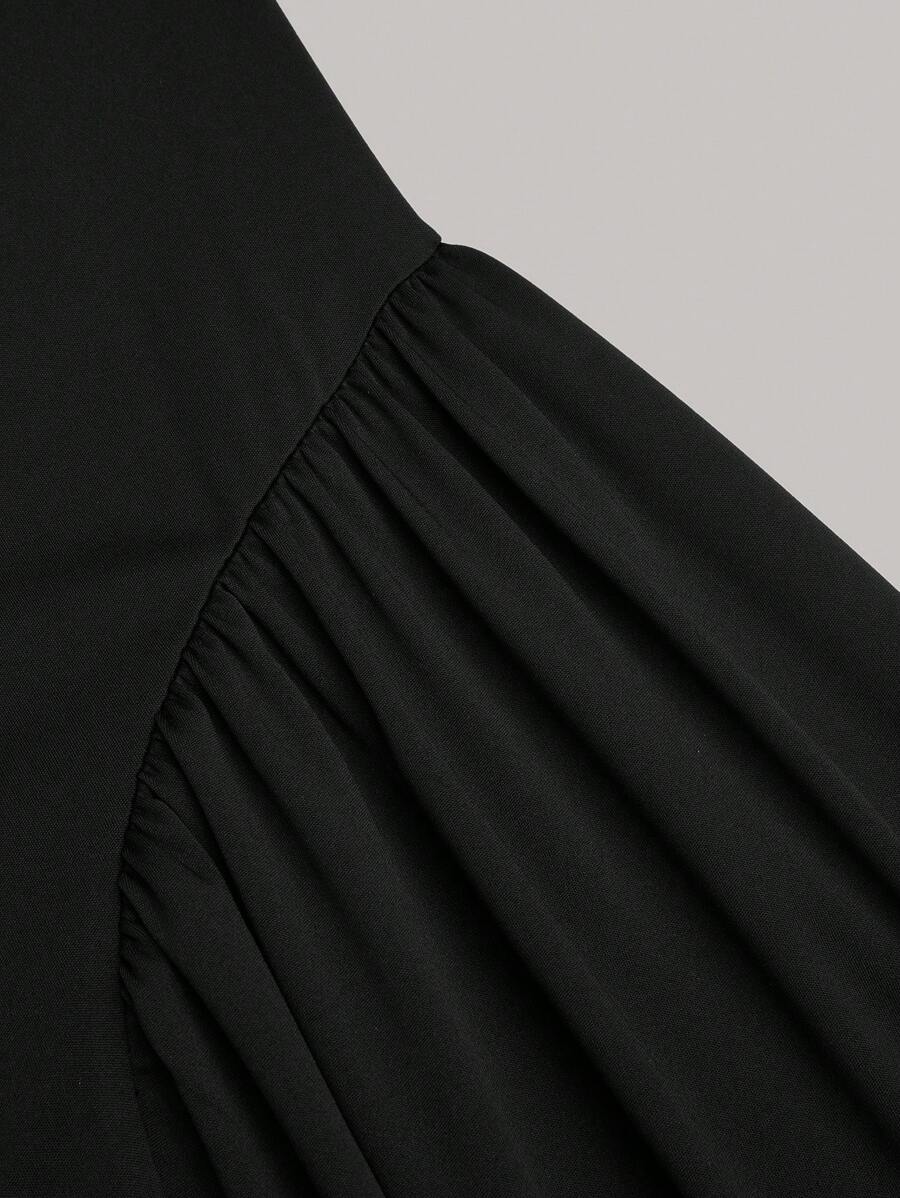 SHEIN Belle فستان أسود قصير منخفض الكتف للمقاسات الكبيرة