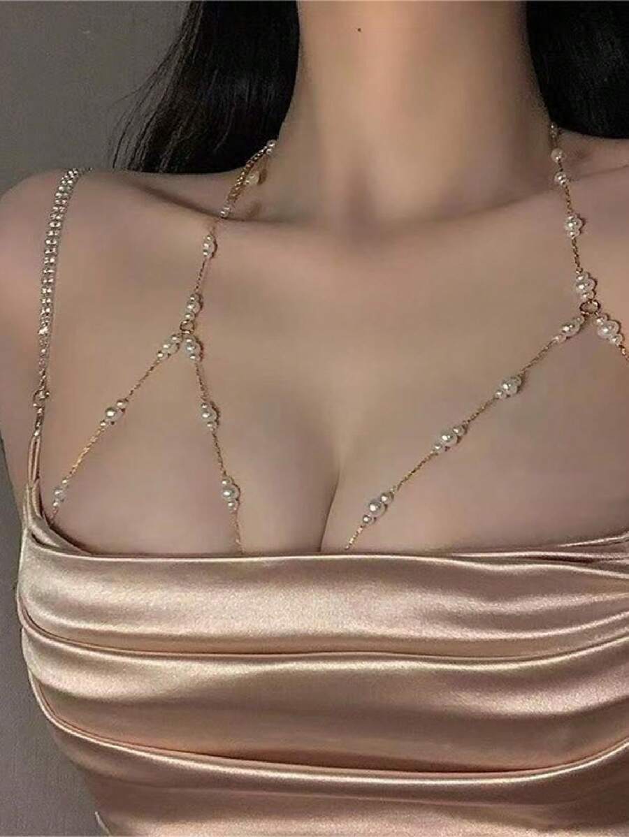SHEIN قلادة من الخرز والشرابات