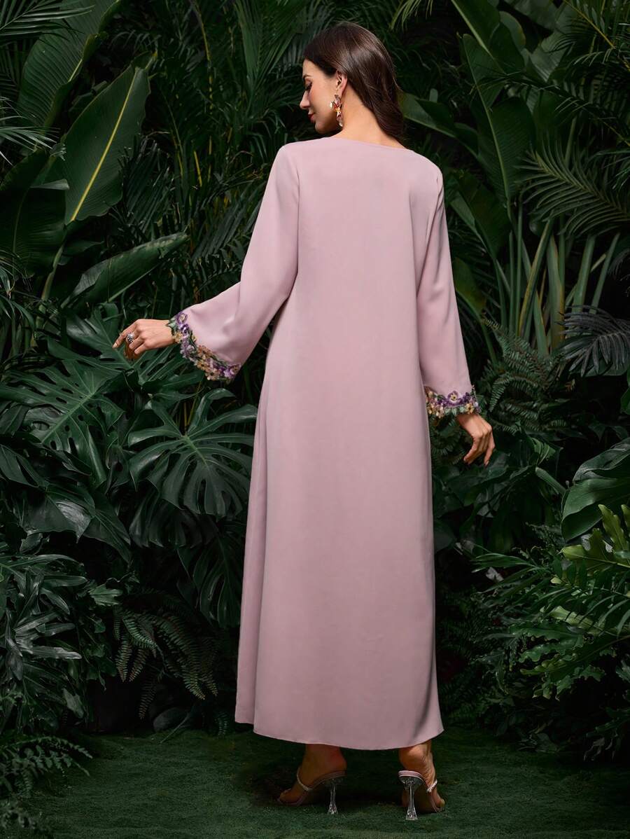 SHEIN Al Najma فستان كفتان وردي فضفاض مزين أزرار وزهور