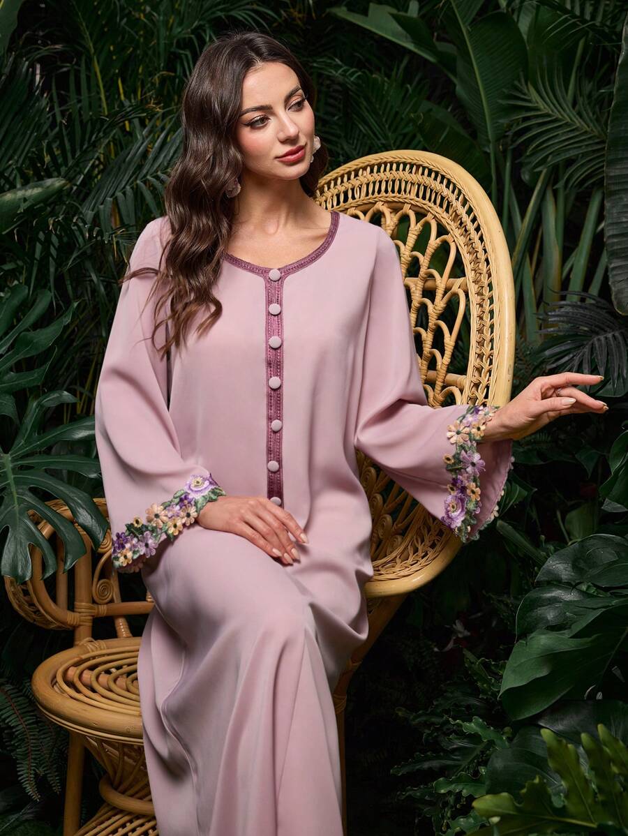 SHEIN Al Najma فستان كفتان وردي فضفاض مزين أزرار وزهور