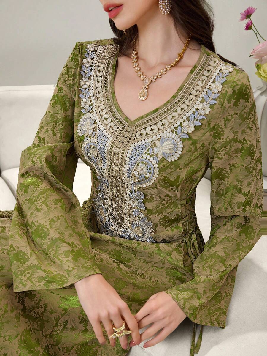 SHEIN Al Najma فستان اخضر كفتان وجلابية محتشم