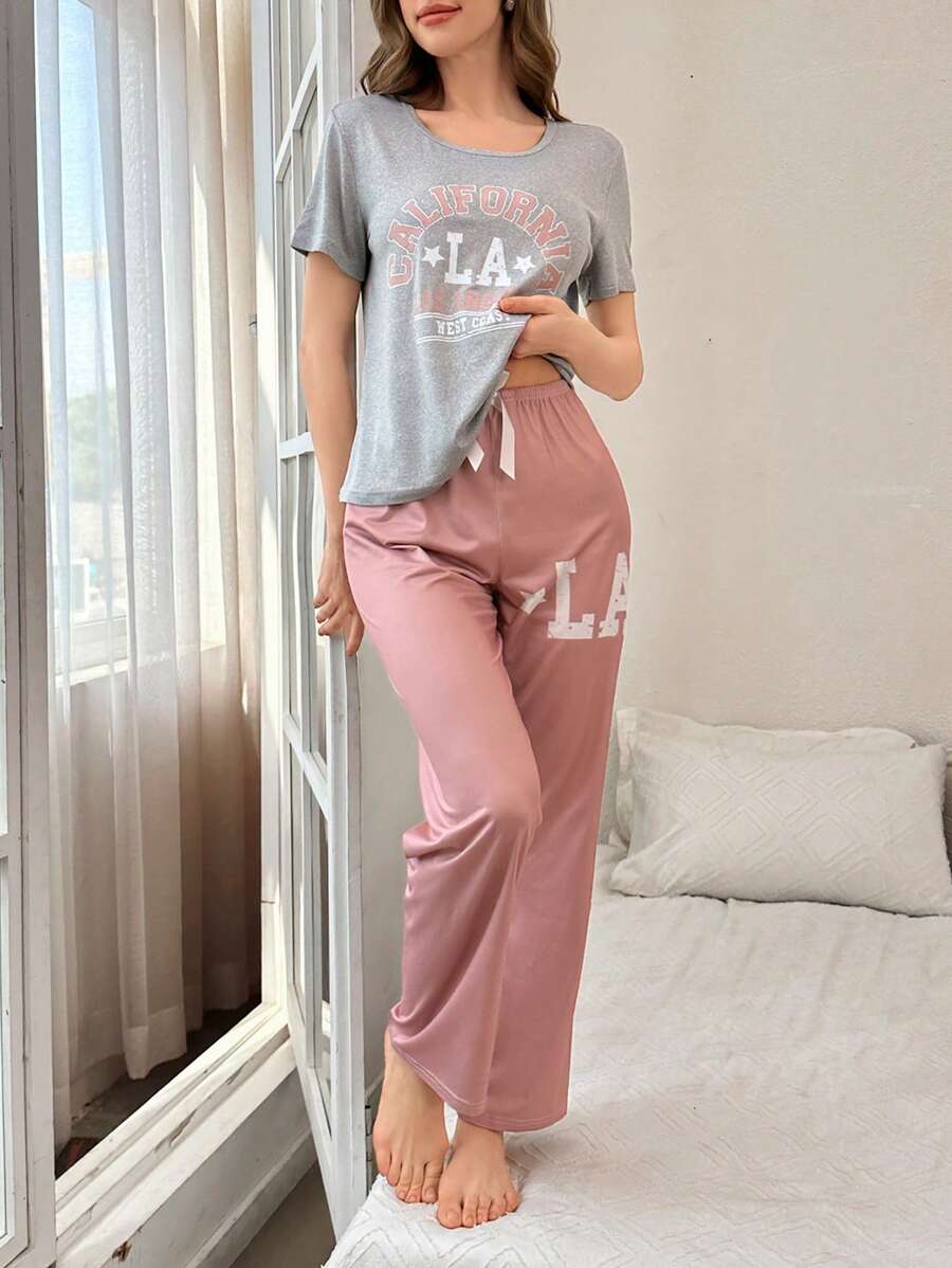 SHEIN طقم بيجامة كاجوال قميص قصير الأكمام وبنطال بطباعة حروف متباينة