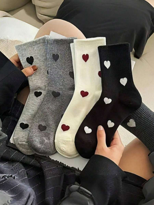 SHEIN مجموعة 4 أزواج جوارب نسائية بنمط قلب