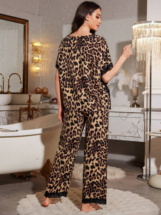 SHEIN LuxeNights طقم بيجامة بلوزة قصيرة الأكمام من الدانتيل وبنطلون