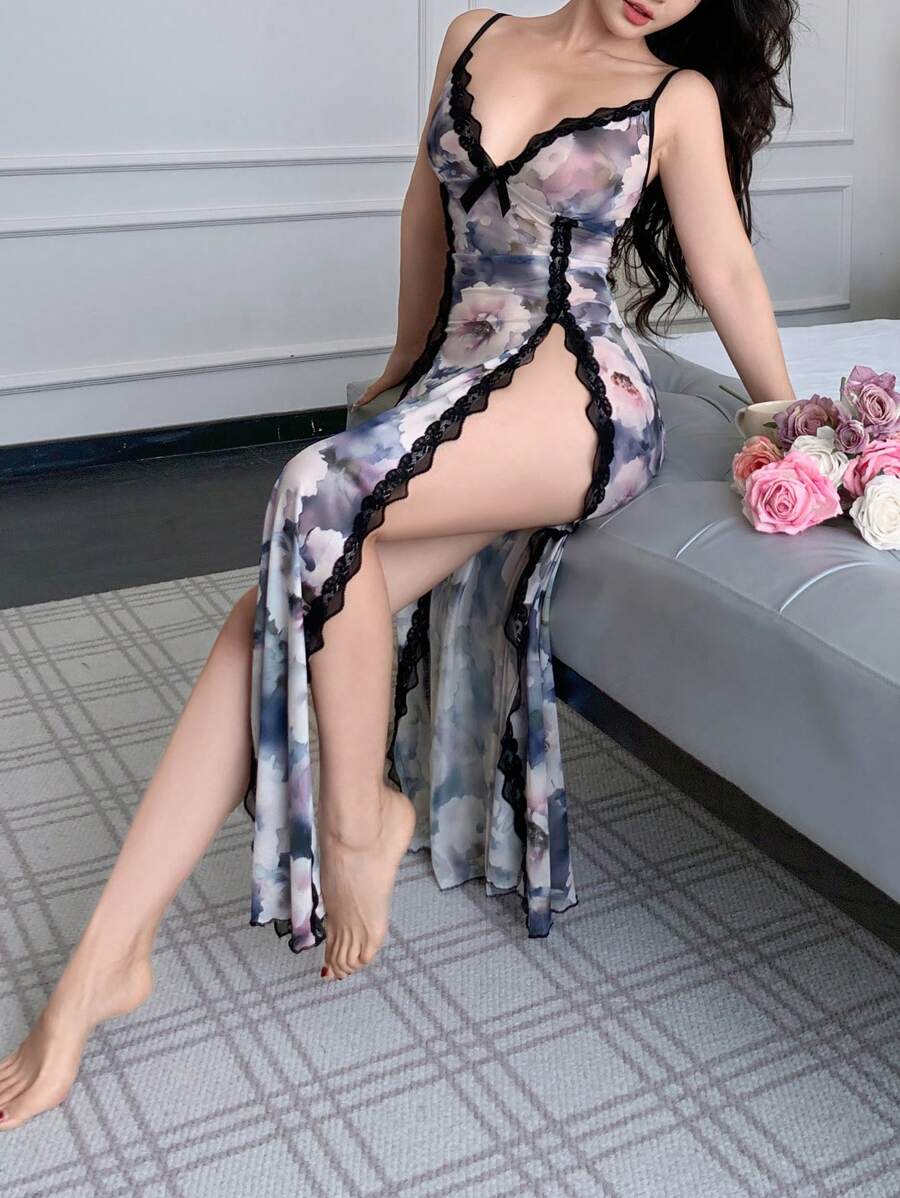 SHEIN فستان نوم من الشبك بنقشة زهور وتفريعة جانبية بالدانتيل