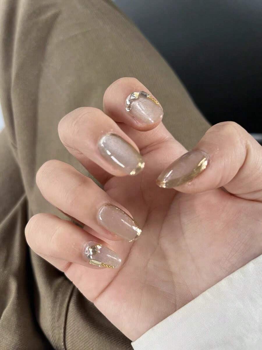 SHEIN أظافر 10 قطع بشكل لوز باللون الذهبي والفضي مصنوعة يدويًا