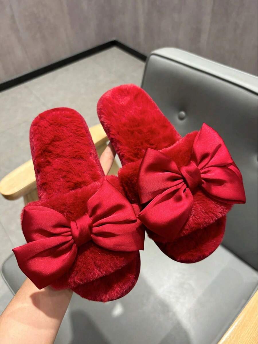 SHEIN شبشب نسائي احمر قطيفة بفيونكة