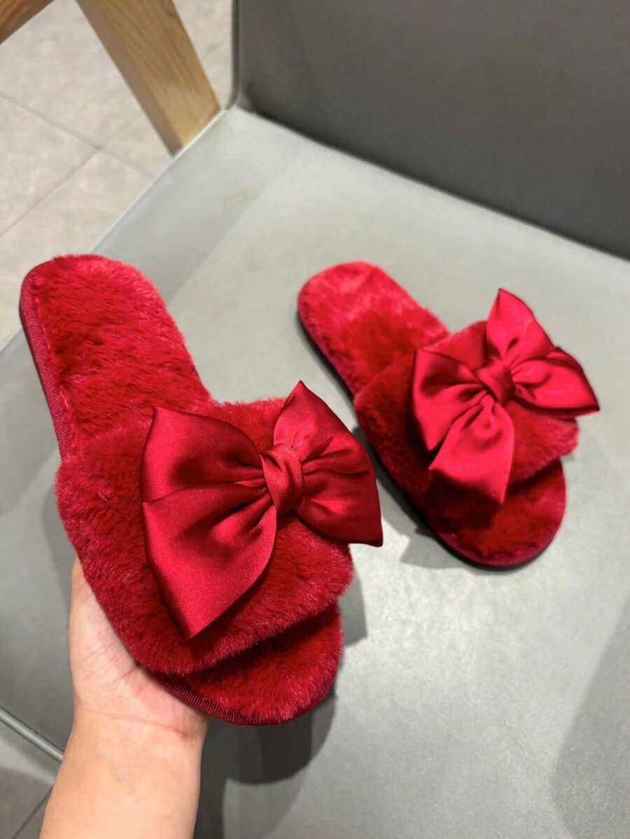 SHEIN شبشب نسائي احمر قطيفة بفيونكة