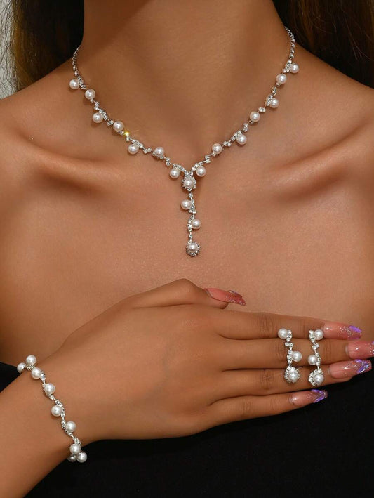 SHEIN طقم مجوهرات فضي بلؤلؤ وزركون