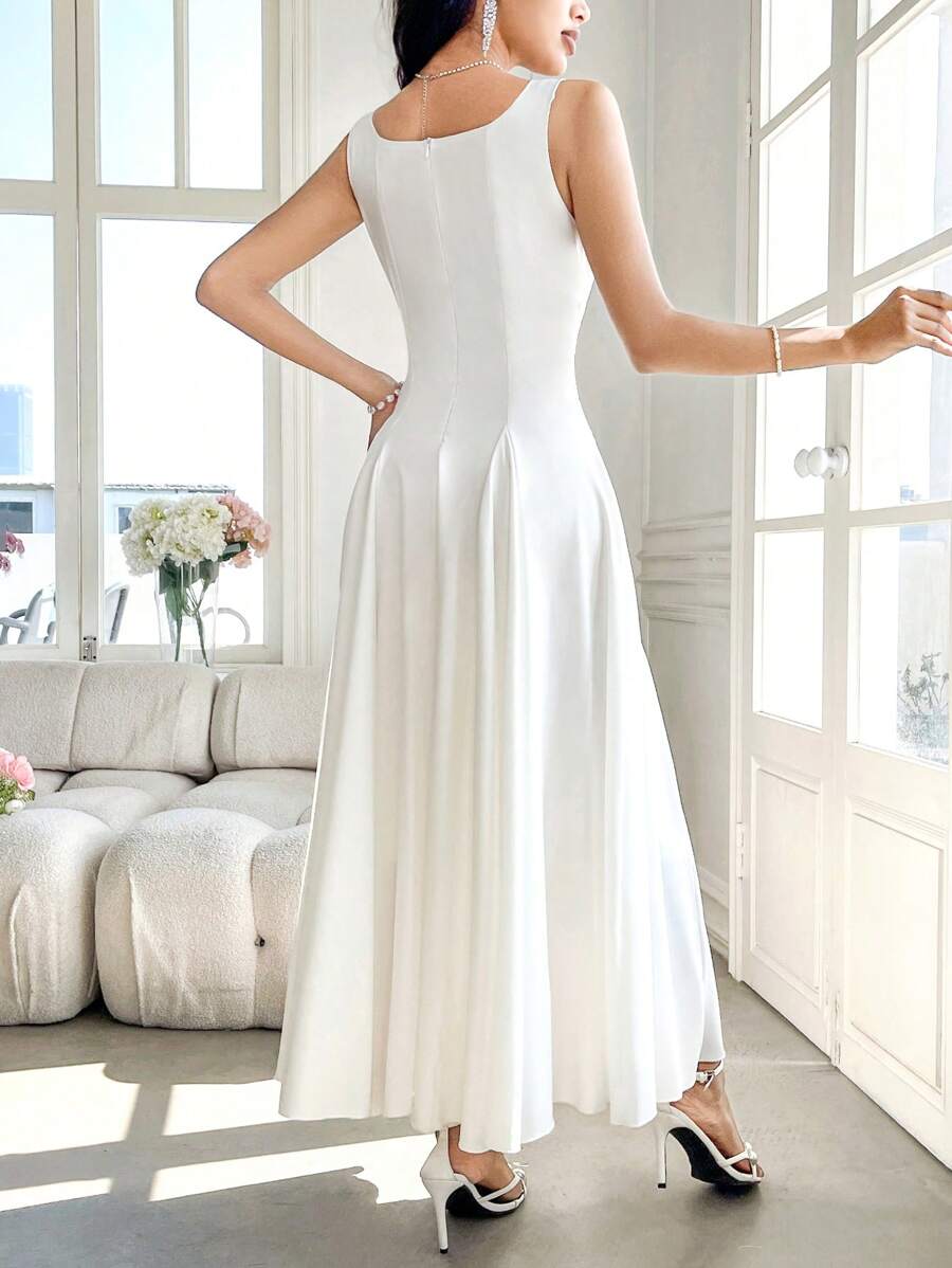 SHEIN Modelyn فستان أبيض بتصميم أنيق بخصر ممشوق