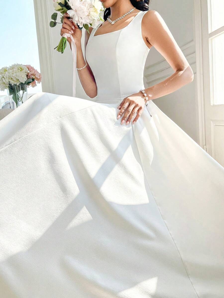 SHEIN Modelyn فستان أبيض بتصميم أنيق بخصر ممشوق