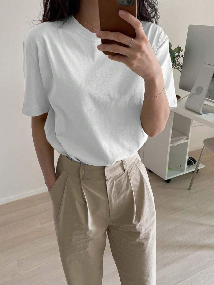 SHEIN DAZY تي شيرت أبيض بأكتاف منسدلة