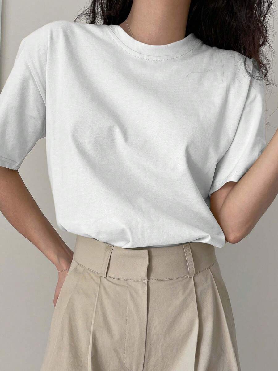 SHEIN DAZY تي شيرت أبيض بأكتاف منسدلة