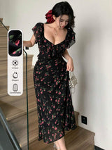 SHEIN DAZY فستان أسود مطبع بأزهار وياقة قلب بحاشية مكشكشة