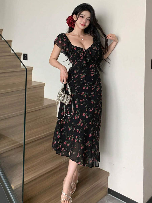 SHEIN DAZY فستان مطبع بأزهار وياقة قلب بحاشية مكشكشة