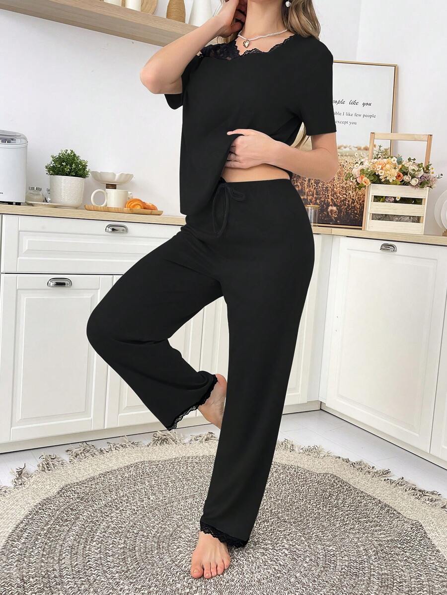 SHEIN بذلة نوم بسروال بأكمام قصيرة وكتف مائل
