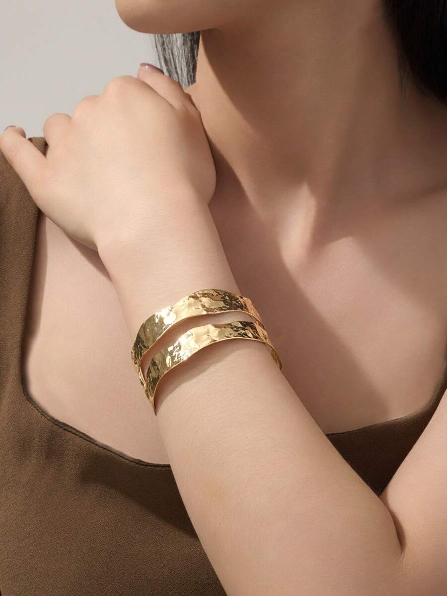 SHEIN سوار ستانلس ستيل ذهبي عصري قابل للتعديل