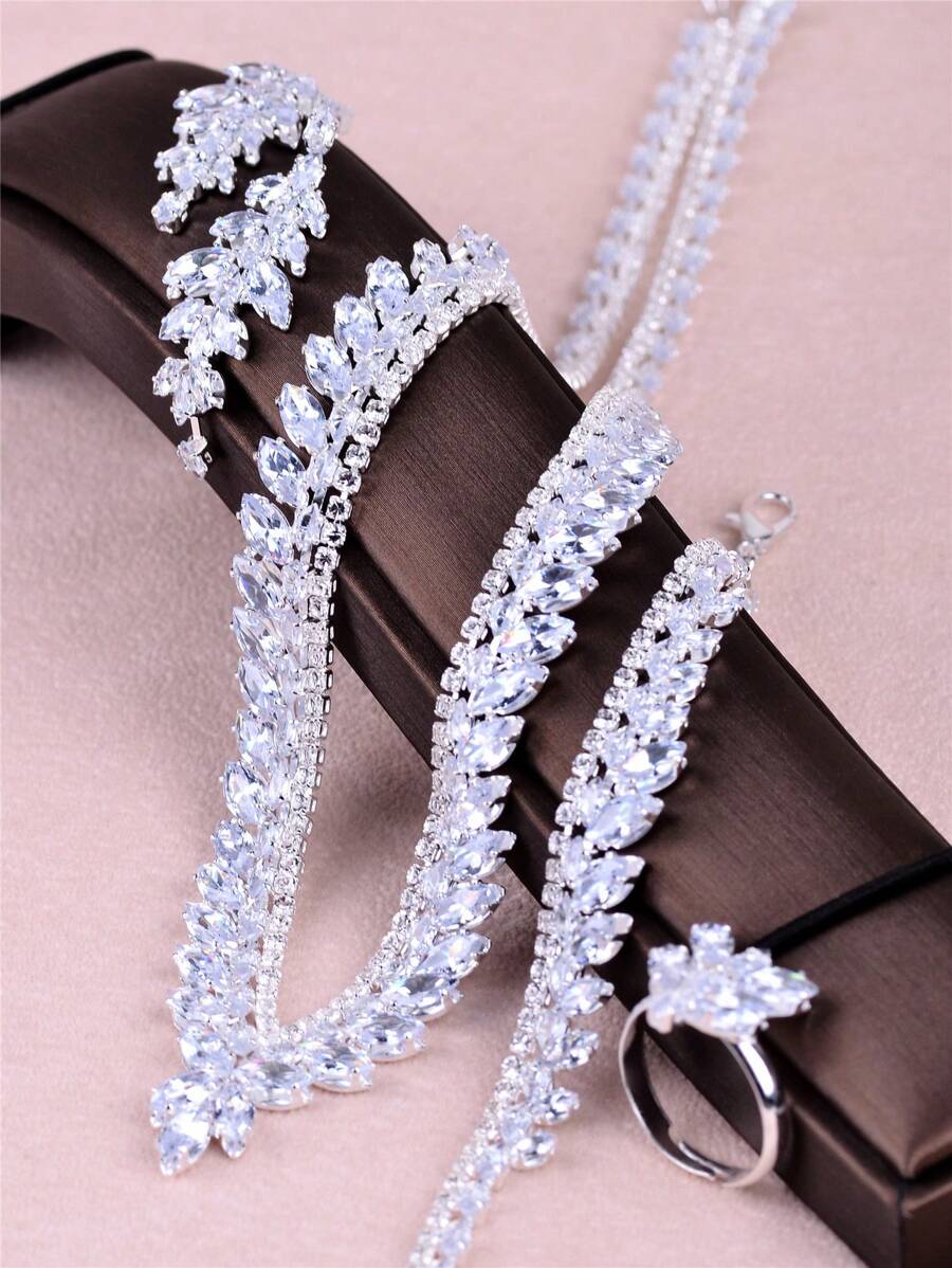 SHEIN طقم مجوهرات فضي بشكل  فاخر