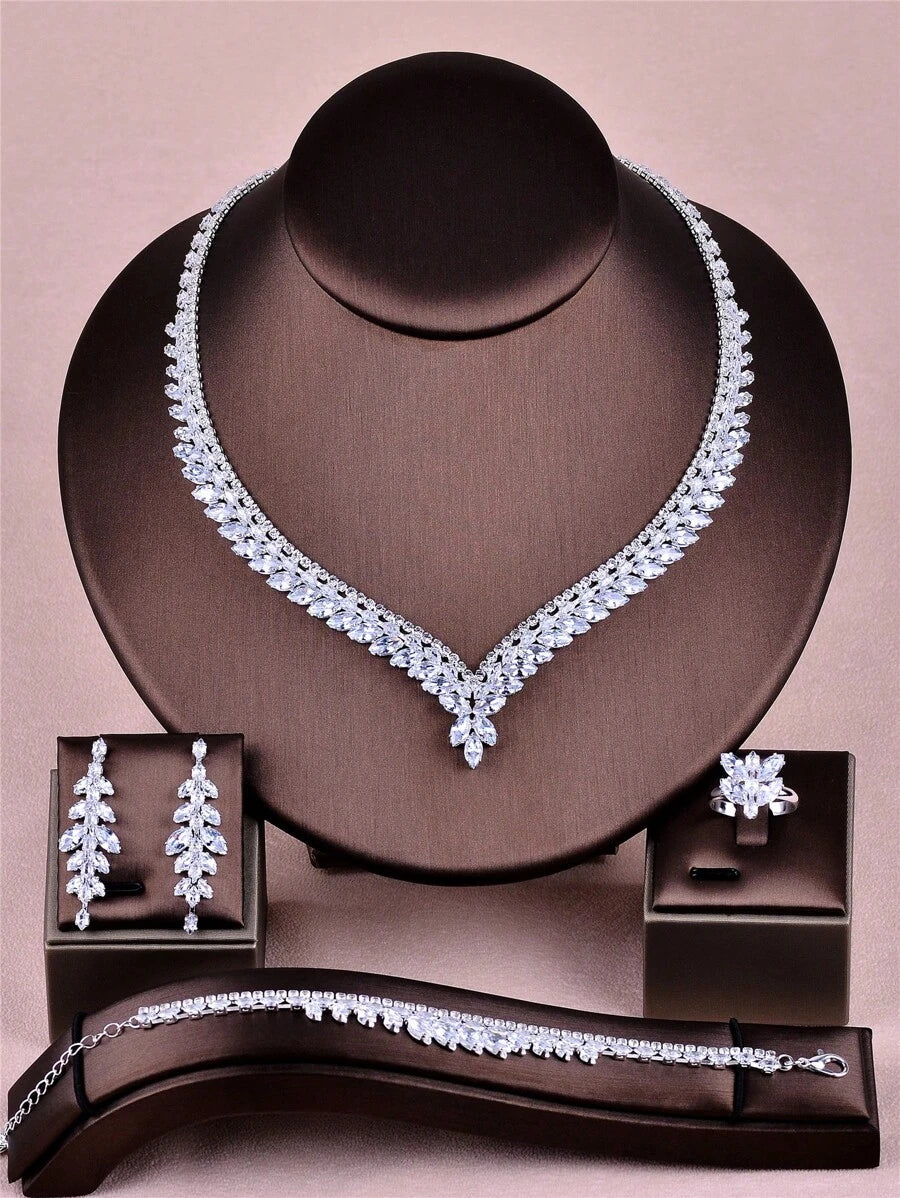 SHEIN طقم مجوهرات فضي بشكل  فاخر