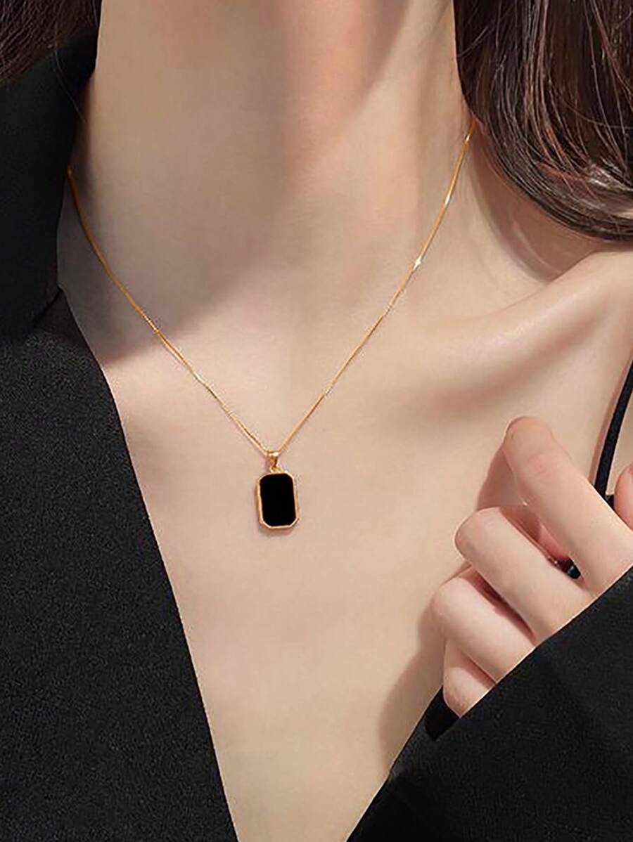 SHEIN قلادة مستطيلة ذهبية بسلسلة ترقوة رفيعة