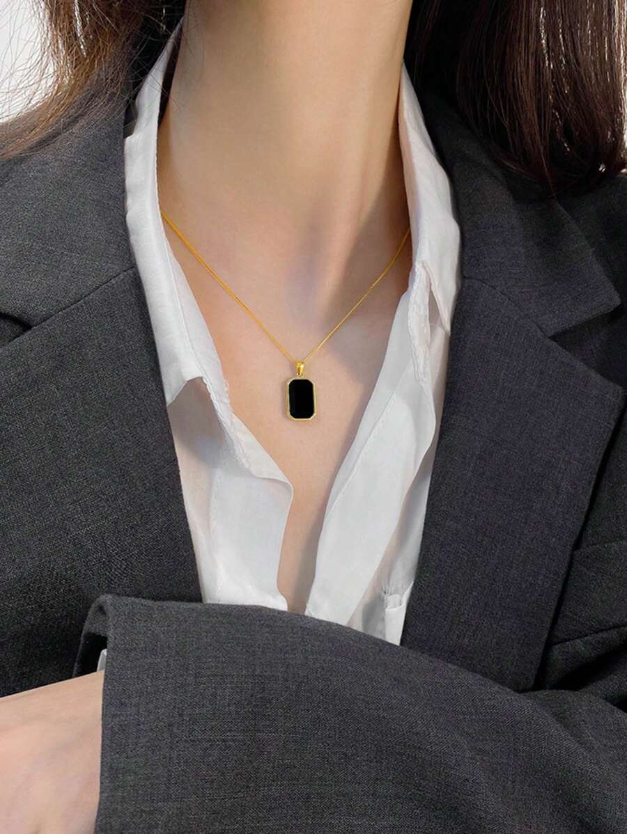 SHEIN قلادة مستطيلة ذهبية بسلسلة ترقوة رفيعة