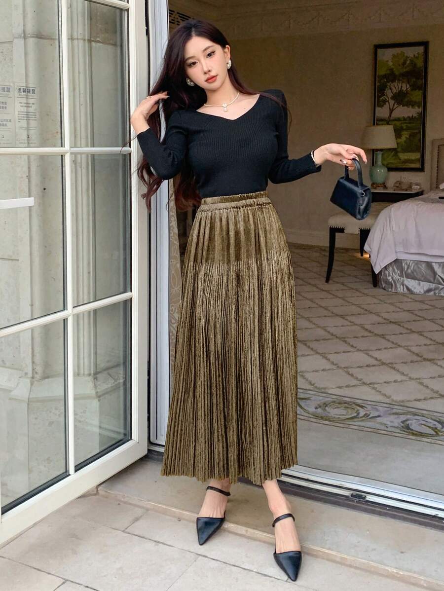 SHEIN DAZY تنورة معدنية طويلة بخصر مطاطي مطوية