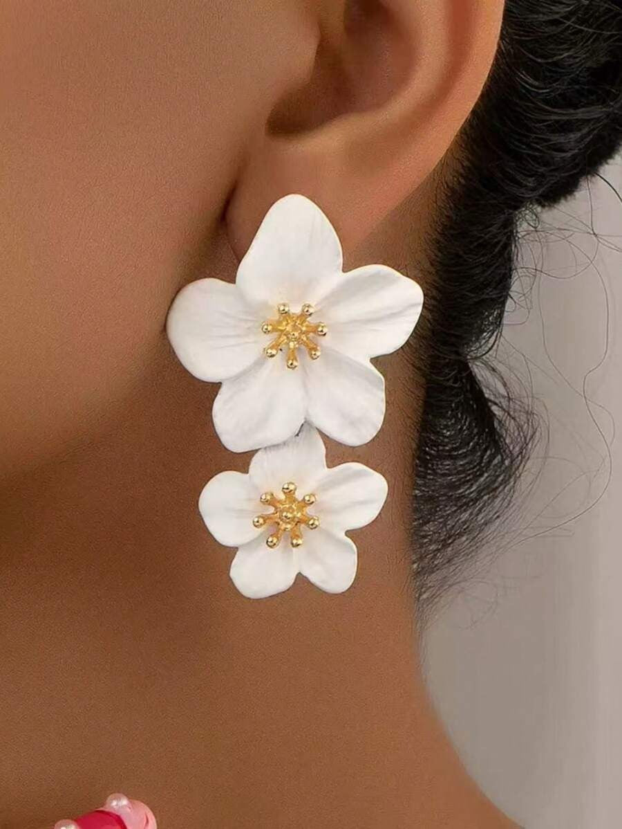 SHEIN  أقراط زهريّة بلون مميز
