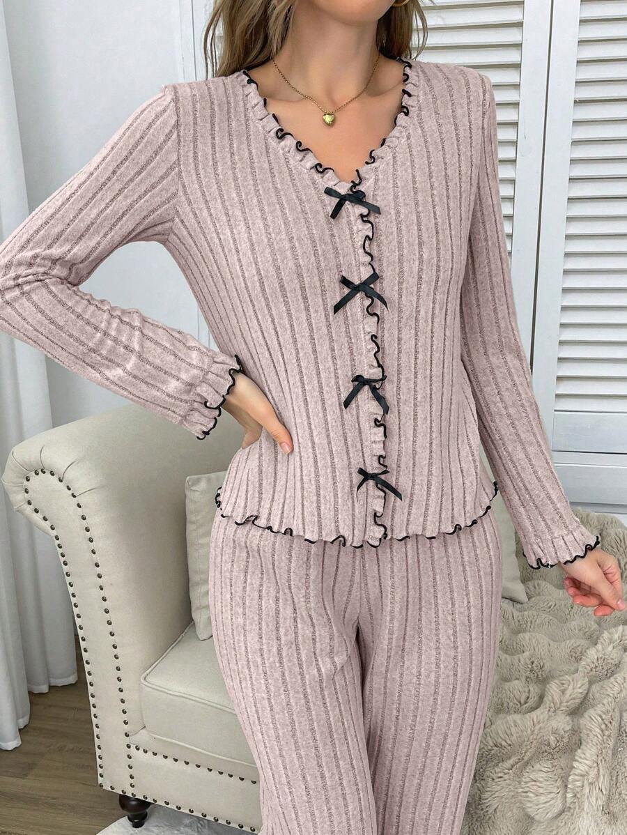 SHEIN طقم بيجامة مخطط مزين بفراشة ملونة