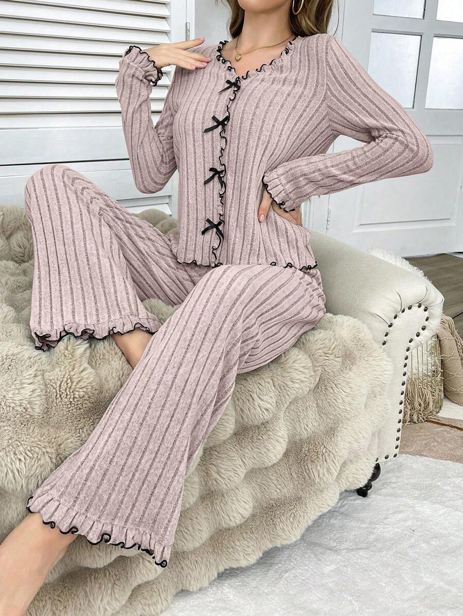 SHEIN طقم بيجامة مخطط مزين بفراشة ملونة