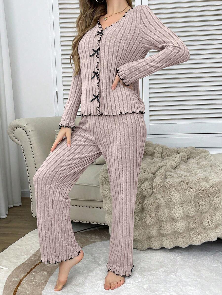 SHEIN طقم بيجامة مخطط مزين بفراشة ملونة