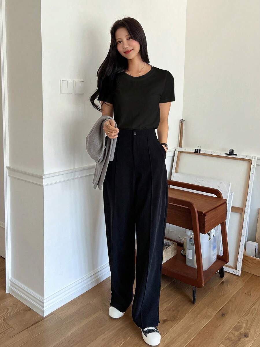 SHEIN DAZY تي شيرت نسائي أسود بياقة دائرية