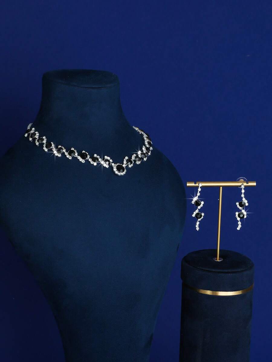 SHEIN طقم مجوهرات ألماس أسود عصري