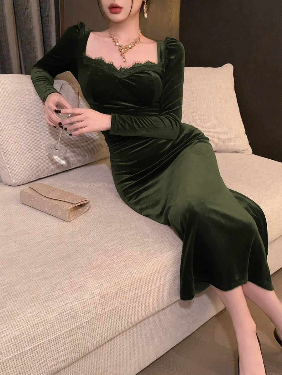 SHEIN DAZY فستان اخضر مع تطريز دانتيل