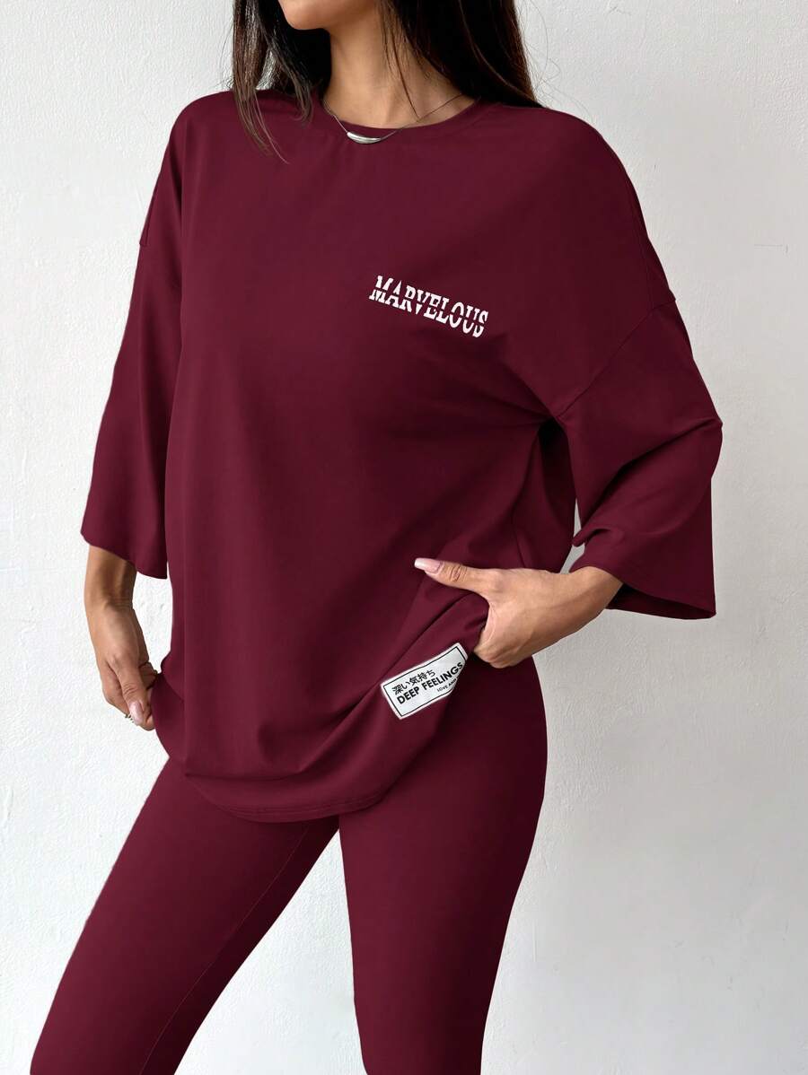 SHEIN Mulvari طقم قطعتين تي شيرت مطبوع وبنطال ضيق