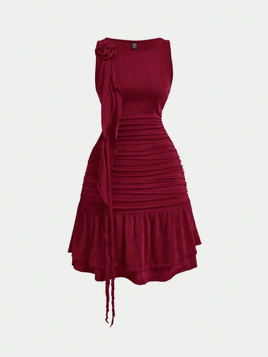 SHEIN MOD فستان عنابي لامع بلا أكمام بكشكشة وحاشية غير متماثلة