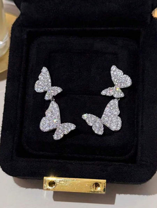 SHEIN زوج أقراط فراشة فضية مزينة بالراين