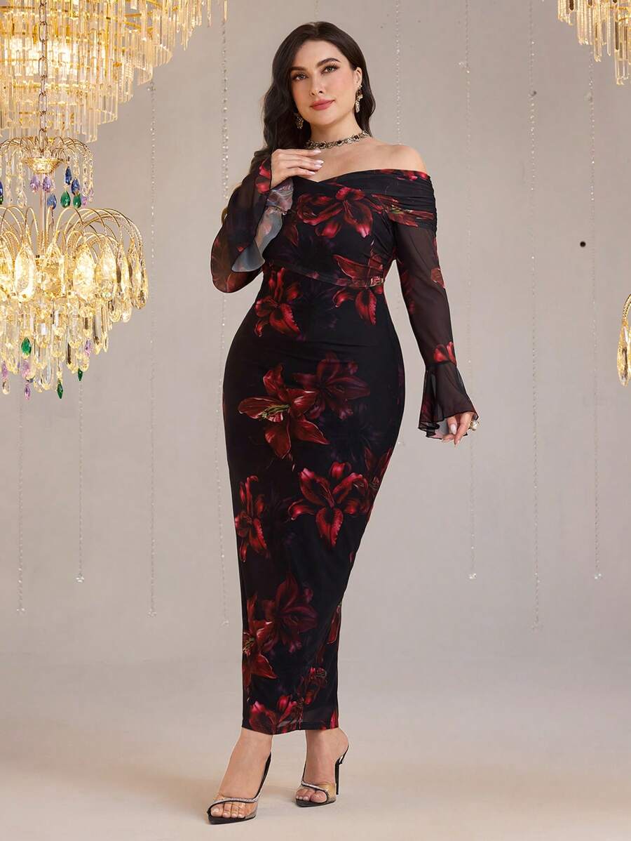 SHEIN Modelyn فستان للمقاسات الكبيرة بأكتاف مكشوفة وأكمام منسدلة بطبعة زهور